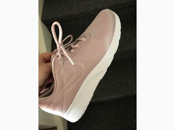 NYA NIKE SKOR DUSTY PINK (340736390) ᐈ Köp på Tradera NYA NIKE SKOR DUSTY PINK (340736390) ᐈ Köp på Tradera