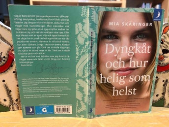 Dyngkåt och hur helig som helst - Mia Skäringer, bok, Very fine plus