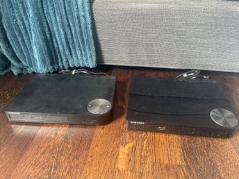 2 st Samsung Blu-ray-spelare modell BD-F5100/XE DEFEKTA