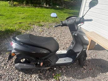 Peugeot Motocycles Kisbee black edition