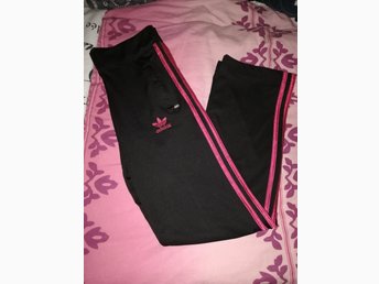 adidas byxor med rosa ränder adidas byxor med rosa ränder
