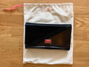 Svart LOBRA – oanvänd skinnväska med dustbag