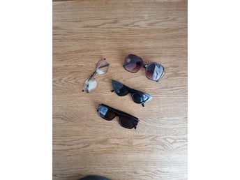 4 par glasögon och solglasögon