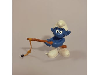 Smurf med fiskespö, figur från Schleich/Peyo, retro, 1980 tal.