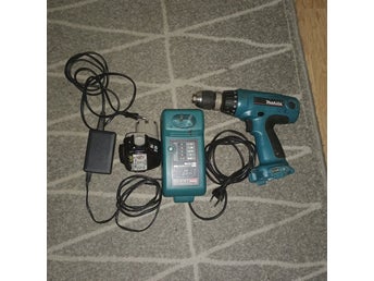 Makita Borrmaskin med laddare och batteri