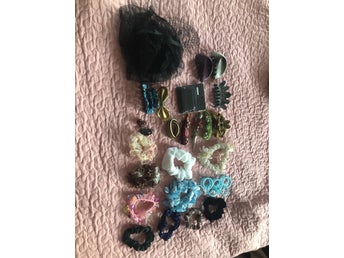 Hårklämmor, hårspännen och scrunchies