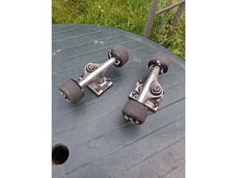 Firefly skateboardtruckar med hjul