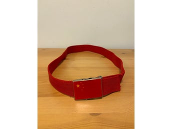 Rött bä med kinesiska flaggan – retro - 105cm