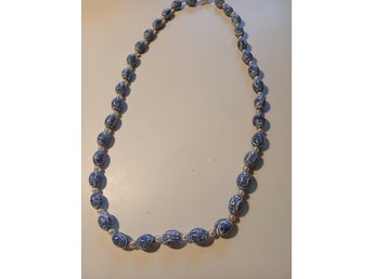 halsband med handmålade porslinspärlor.