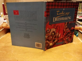 Take up dressmaking av Sue Whiting. Bok. Very Fine. BM