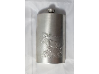 Fickplunta i tenn med älgmotiv - Alchemy Pewter Sheffield - Älg - Jägare plunta