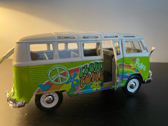 Samlarbil Maisto metall Volkswagen Samba Flower Power 1:25 oanvänd !
