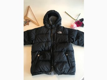 The North Face junior jacka svart och vändbar The North Face junior jacka svart och vändbar