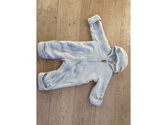 H&M ljusgrå fodrad overall, storlek 68