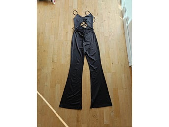H&M Divided svart jumpsuit, storlek S