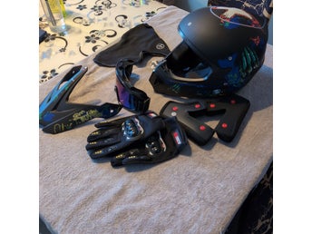 Crosshjälm med Goggles, Handskar och Nackskydd,S,M(54_57)CM