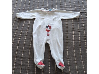 Vit och röd pyjamas strl 18 månader