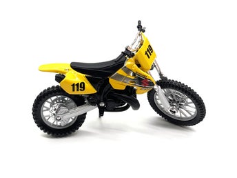Maisto: Suzuki RM250 motorcykel (1:18, 2 Wheelers, dirt bike)