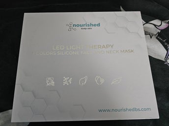 Nourished LED Ljusterapi Ansikts- och Halsmask !!