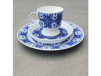 Kaffekopp med fat och assiett, Arabia - Ali. Design Raija Uosikkinen, 60- 70-tal