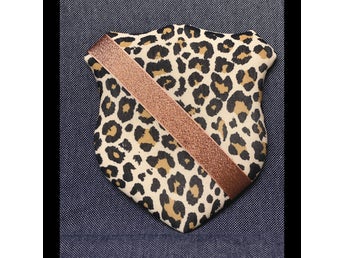 Märkestavla för simmärken/smycken leopard ljus