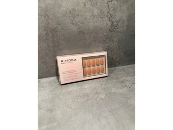 NYA Press-On Nails från Rimoka, ”Barely There”