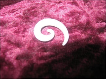 TÖJNING SPIRAL PIERCING VIT 3 MM (SYNTET) NY OANVÄND