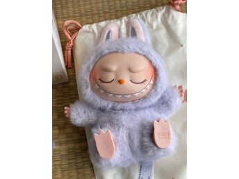 Nr 10. Ny! Pop Mart Labubu The Monsters Have A Seat Zizi