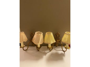 Anik/Retro ett par Vägglampetter MAR 136 i mässing med tyg lampskärmar