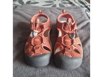 KEEN VANDRASANDAL STL 37 NYA