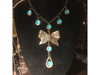 Supercharmigt halsband med rosett och Swarovskikristaller