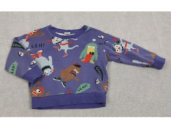 Lindex, Strl 98, Långärmad tröja, Lila färgad, Motiv på monster