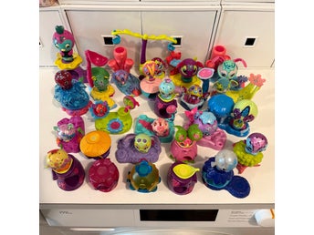 22st magnetiska Zoobles med 25st tillbehör, mamma och barn