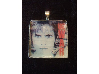 Pop halsband / U2 / War (2,5 x 2,5 Cm)