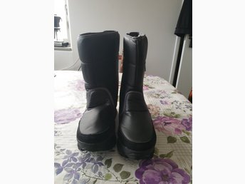 stövlar med broddar stövlar med broddar