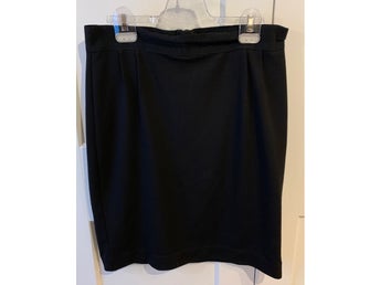 Kjol från In wear strl 40