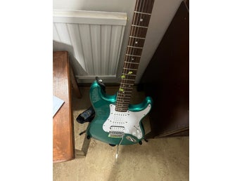 DISC Squier Affinity Stratocaster HSS, Race Green