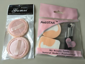 2 st makeup svampar -- 4 Borstar - 2 puderpuffar