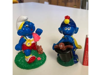 Två Smurfar Figurer fr98 ca9 cm höga,allt 62gr