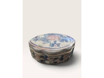 Vintage Chinese Porcelain Covered Trinket Box