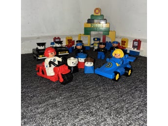 Retro Lego Duplo Polisstation 2654 med figurer och fordon.