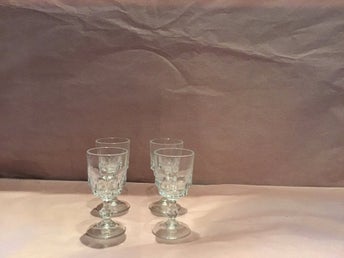 4 st likör/snapsglas i bra skick