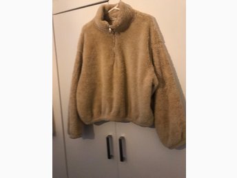 Populär Teddy tröja från hm. Storlek 38 Populär Teddy tröja från hm. Storlek 38