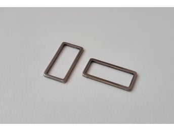 2 st små rektanglar. Berlocker / charms / hängen