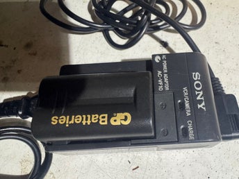 AC-VF10 AC-strömadapter för VCR/kamera inklusive batteri