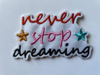 NEVER STOP DREAMING TYGMÄRKE