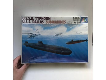 Byggmodell Italeri vintage inplastad - USSR Typhoon USS Dallas submarines 1:700