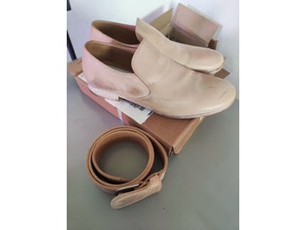 H&M x Maison Martin Margiela slip-on skor, loafers.
