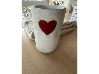 Vas eller blomkruka med hjärta