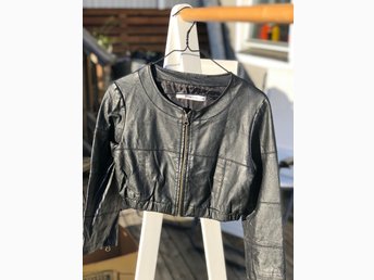 Skinnjacka från Gina tricot strl 34 (406490936) ᐈ Köp på Skinnjacka från Gina tricot strl 34 (406490936) ᐈ Köp på